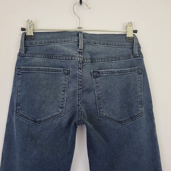 FRAME Denim Mid Rise Skinny Raw Hem Knee Tear Jean in Gifford Dark Wash - Picture 7 of 12